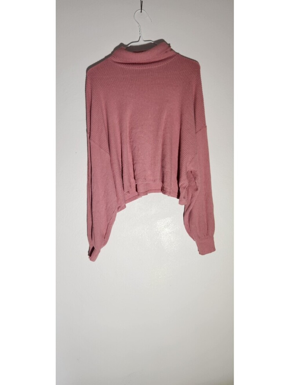 Hollister California Women's Cropped Ribbed Knit Sweater in Muted Pink, Long-Sle
